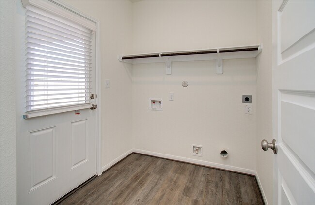 Building Photo - 8414 Beacon Bay Cir