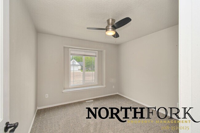 Building Photo - Beautifully Landscaped Cul De Sac Caldwell Home