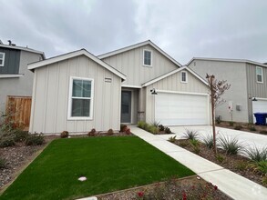 Building Photo - Northwest Bakersfield