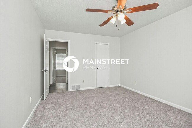 Building Photo - 3 Bedroom Pet-Friendly Home in Memphis, TN with Main Street Renewal