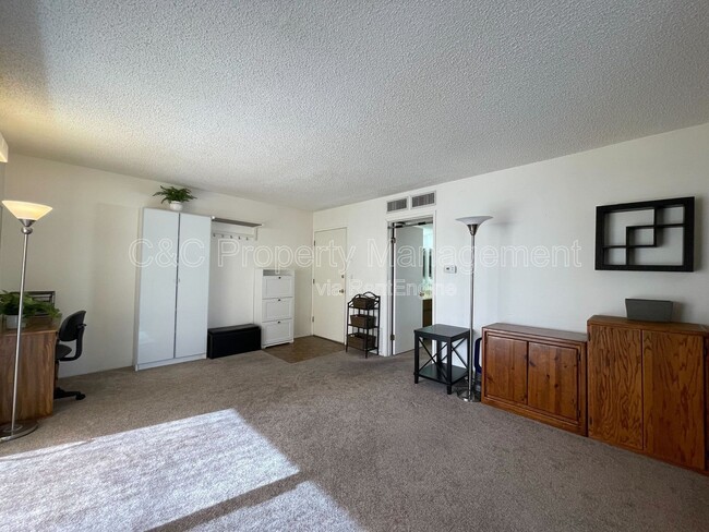 Building Photo - 294 Chambers St