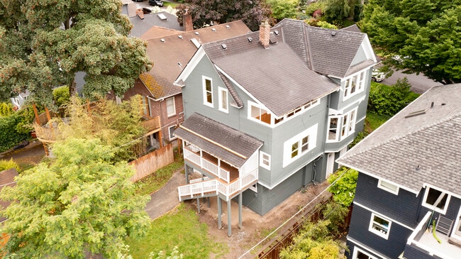 Building Photo - 1130 18th Ave E