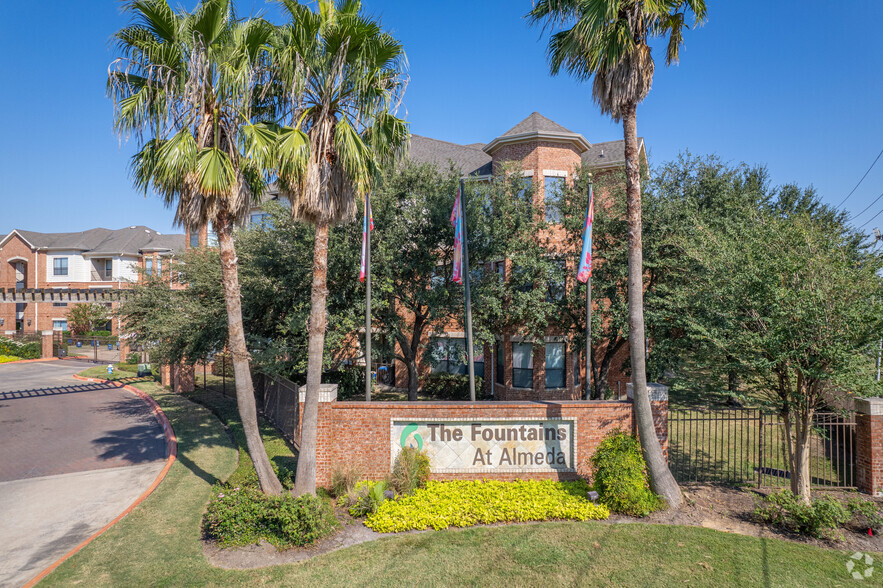 Primary Photo - The Fountains at Almeda