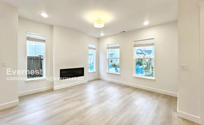 Building Photo - 8407 SE Shale Ln