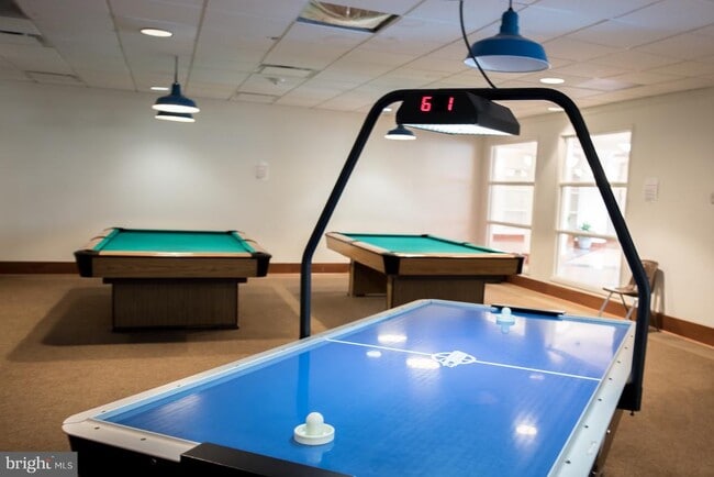 Building Photo - 307 Yoakum Pkwy