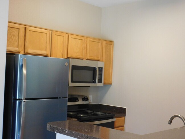 Building Photo - 1000 Diamond Dr
