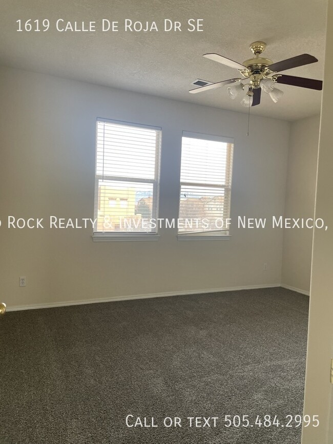 Building Photo - Spacious 4 BR plus loft in Cabezon!