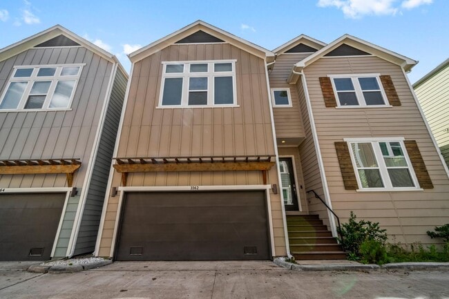 Building Photo - 3362 Pinemont Dr