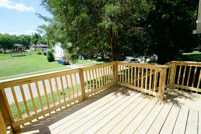 Building Photo - 2404 Jefferson Ave