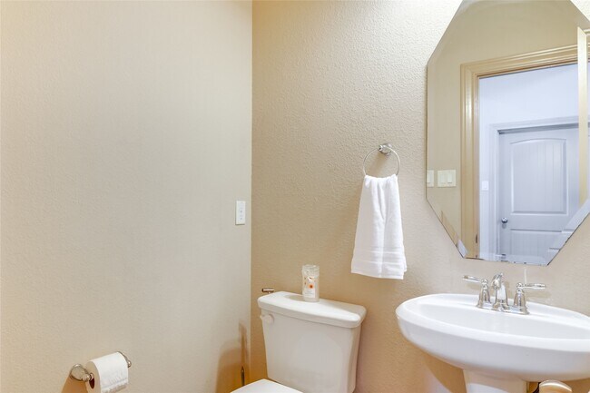 Building Photo - 8470 Coral Cove Pass Ln