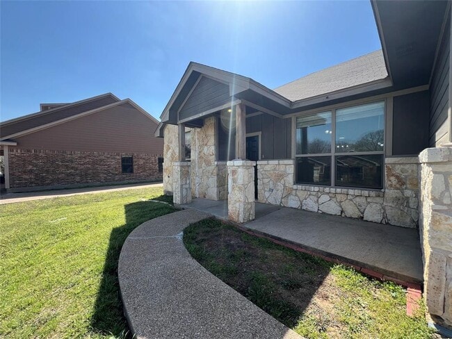 Building Photo - 112 Flat Creek Dr