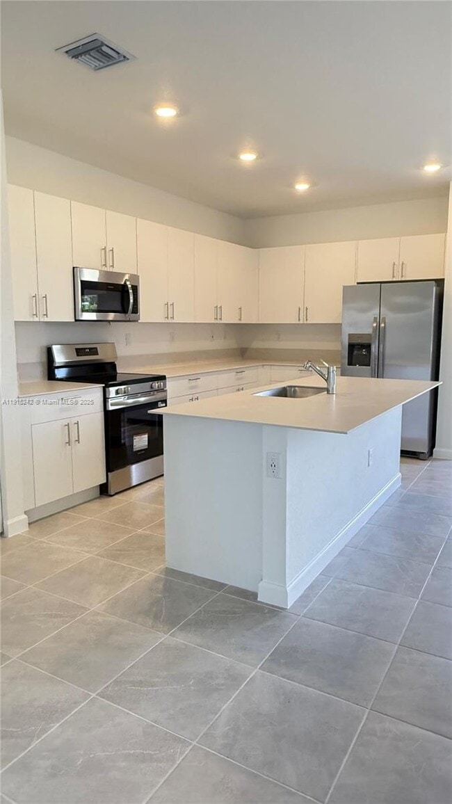 Building Photo - 2984 SE 23rd Ave