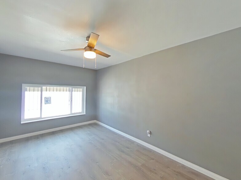 Bedroom 1 - 1117 N Mayfield Ave