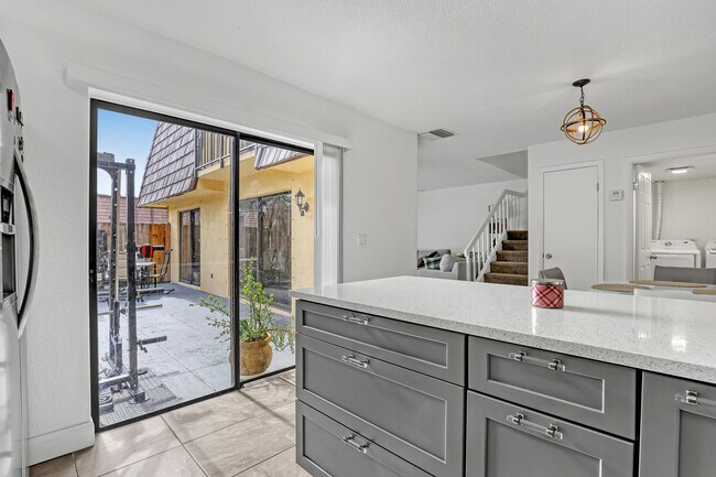 Building Photo - 712 Springdale Cir