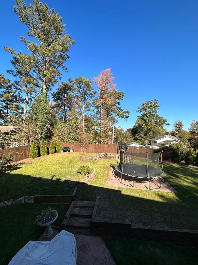 Building Photo - 562 Honeydew Ln SW