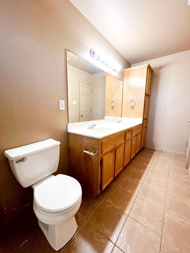 Building Photo - 1303 Nicholas Cir