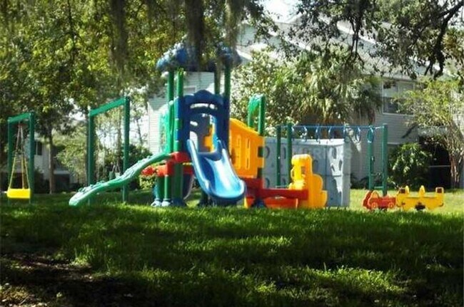 Building Photo - Gated 1 bedroom condo with washer and dryer