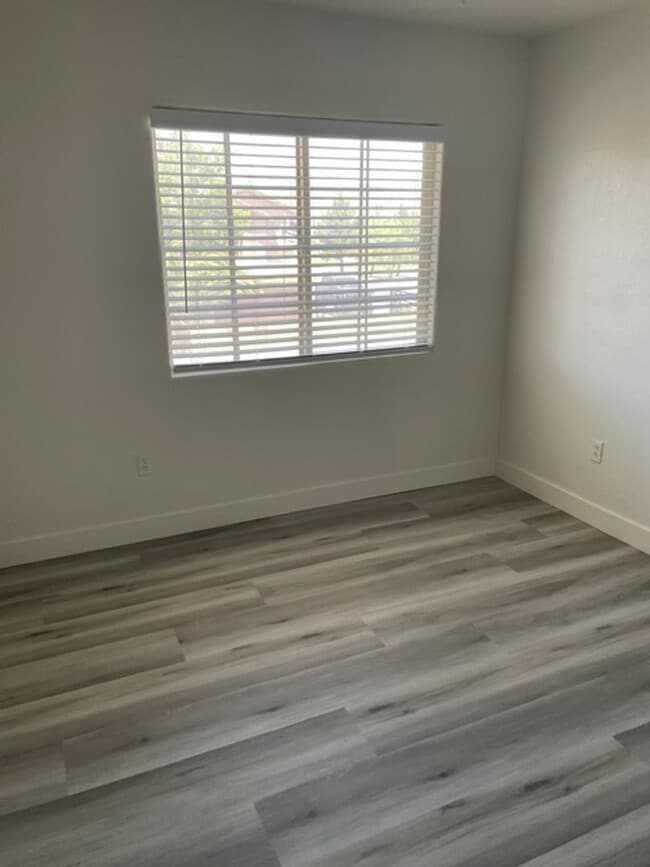 Building Photo - 4 Bd 2 story Home 89148