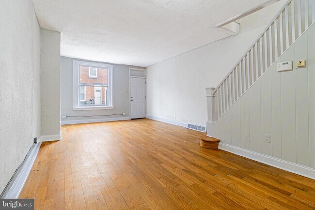 Building Photo - 1528 S Hollywood St