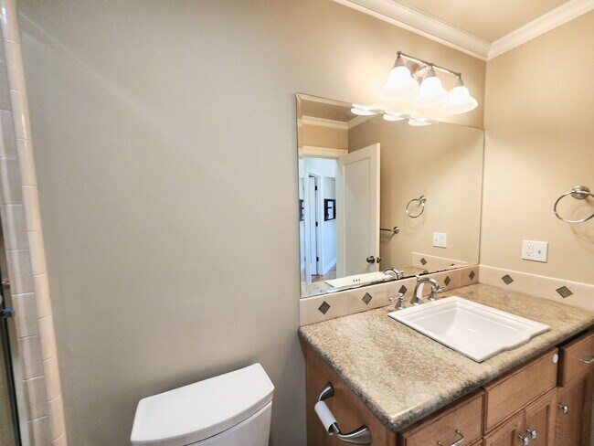 Building Photo - Elegant, spacious home in San Mateo
