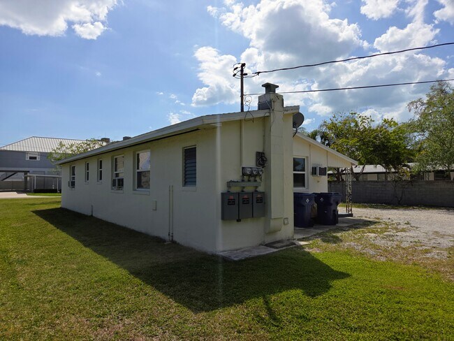 Building Photo - 6931 Hibiscus Ave S