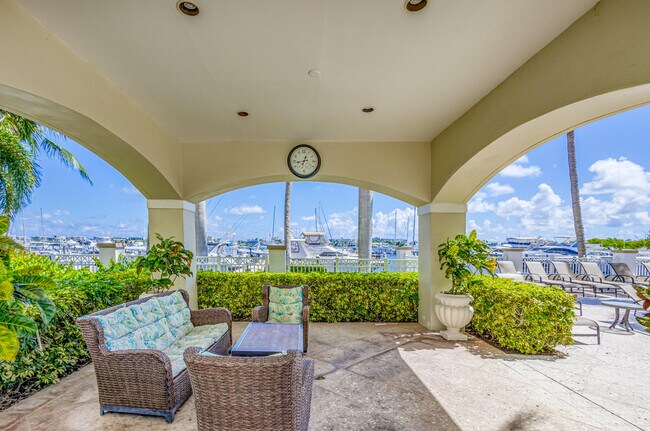 Building Photo - 802 W Windward Way