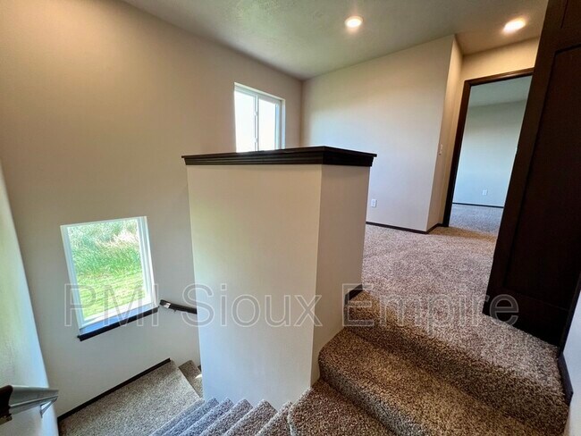 Building Photo - 5927 S Whisper Creek Pl