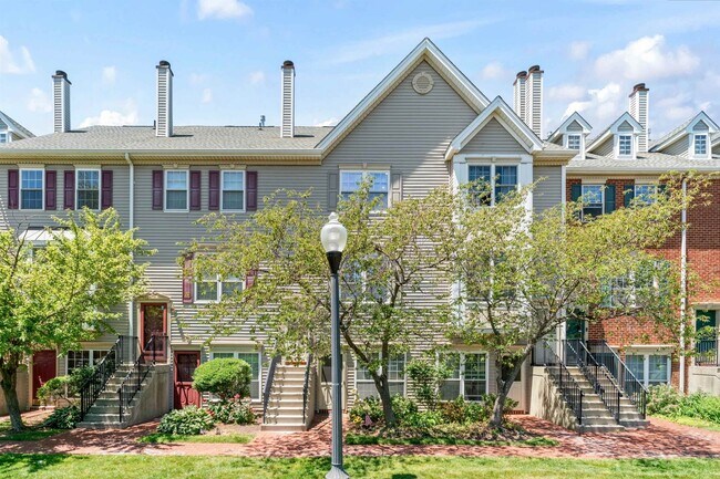 Building Photo - 156 Cottonwood St
