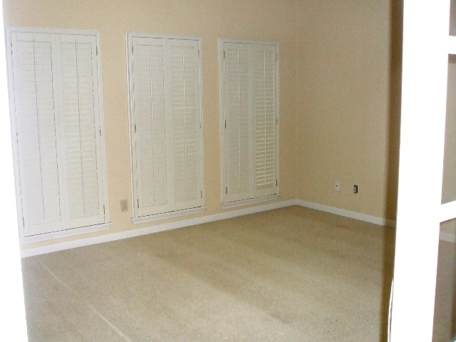 Building Photo - 2562 Oakwood Trce