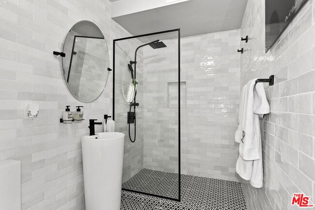 Building Photo - 5176 Don Pio Dr