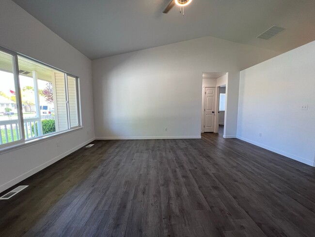 Building Photo - Beautiful 3 bed 2 bath home in the Haven C...