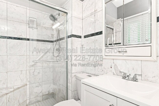 Building Photo - 9534 Grandview Dr