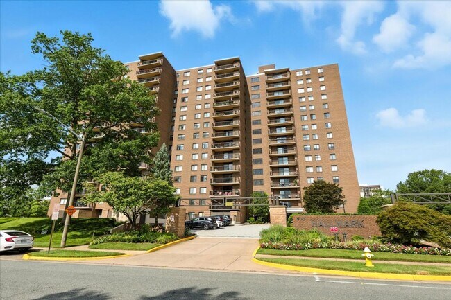 Building Photo - 1-bedroom, 1-bath condo