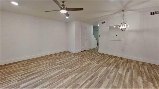 Building Photo - 1913 Hearthstone Dr
