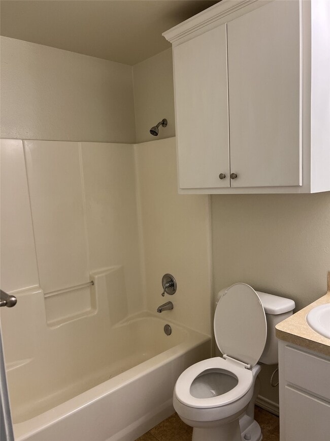 Building Photo - 712 Sharp St