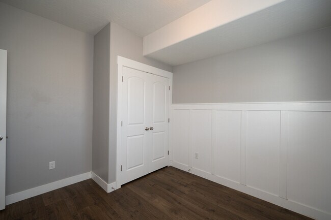 Building Photo - Main Floor Condo in Saratoga Springs!