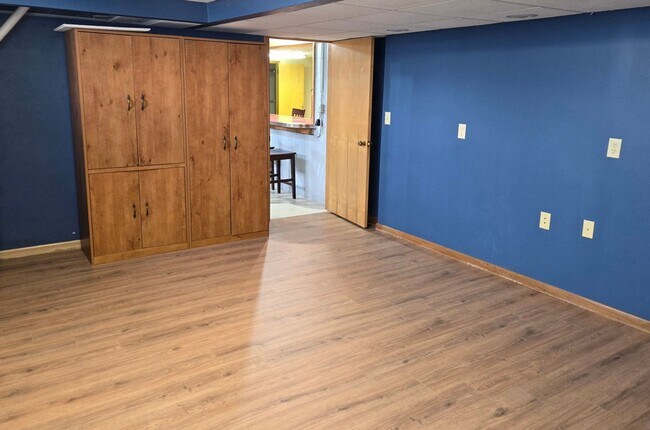 Building Photo - 132 Corll St