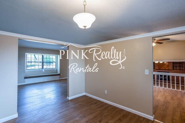 Building Photo - 8274 Caravel Dr