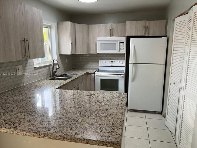 Building Photo - 6975 NW 173rd Dr
