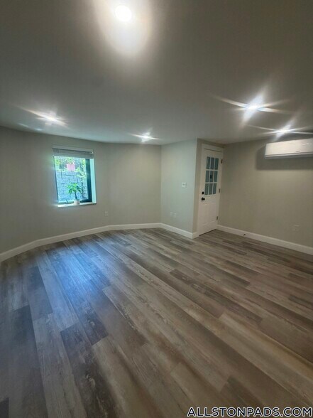 Building Photo - 57 Brentwood St