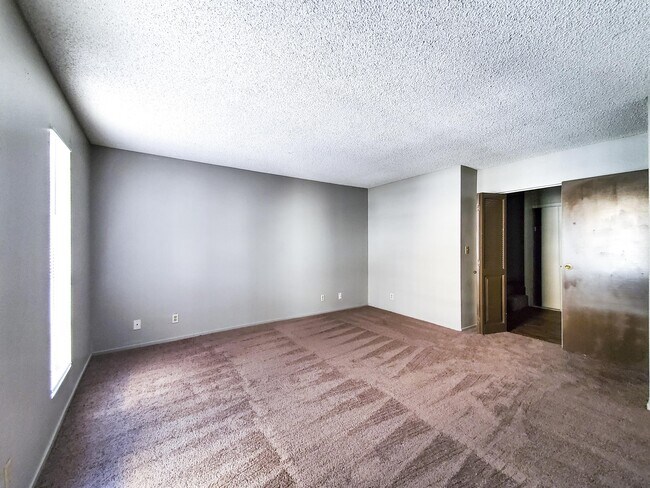 Building Photo - 4640 Koval Ln