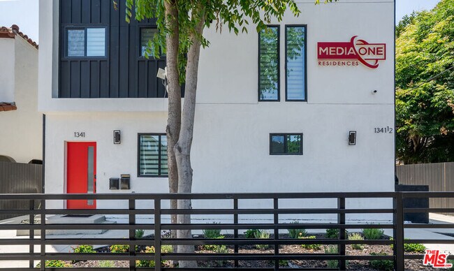 Primary Photo - 1341 Mariposa Ave