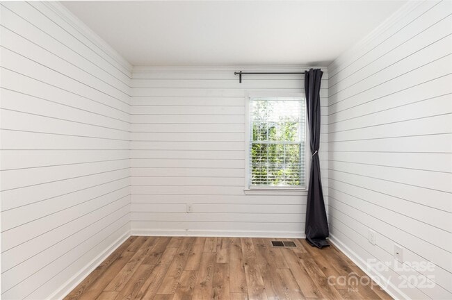 Building Photo - 542 Iverson Way