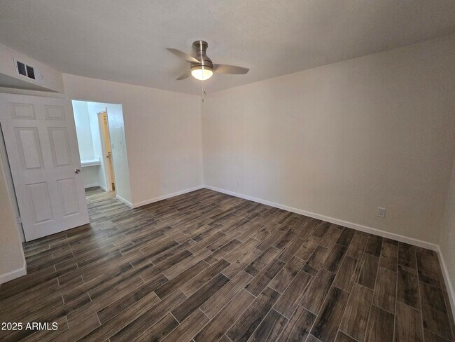 Building Photo - 715 N Arrowhead Dr