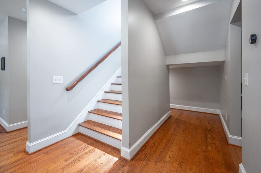 Building Photo - 211 Hargrove St