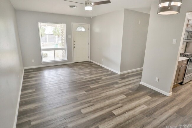 Building Photo - 117 Brettonwood Dr