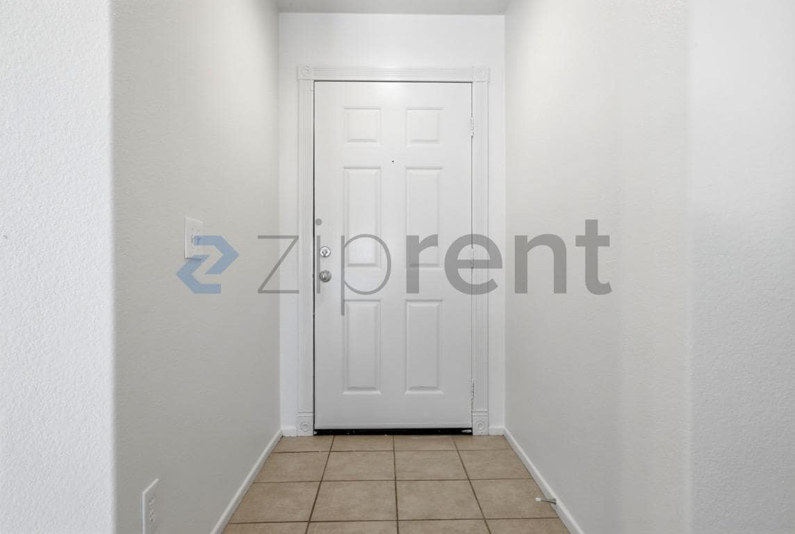 Building Photo - Unit