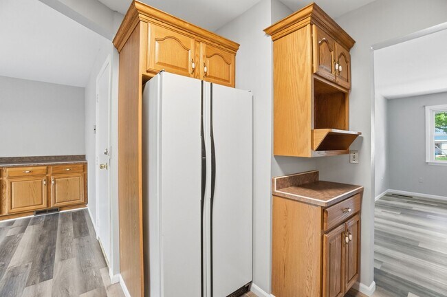Building Photo - Three Bedroom Home with Great Outdoor Entertainment Space!