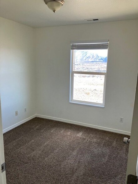 Building Photo - 2426 Orchard Way