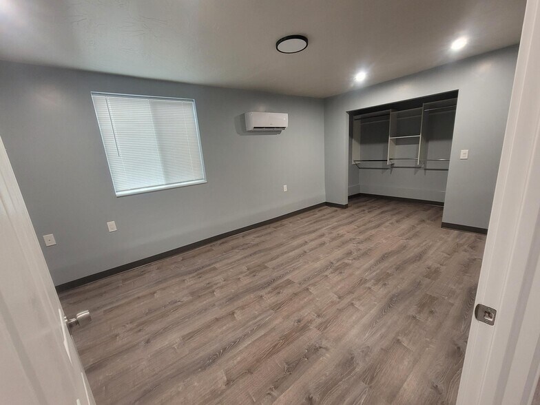 Building Photo - 168 E 70 S